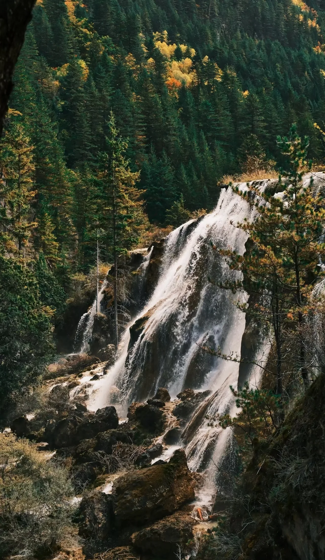 Jiuzhaigou lake and mountain scenery
