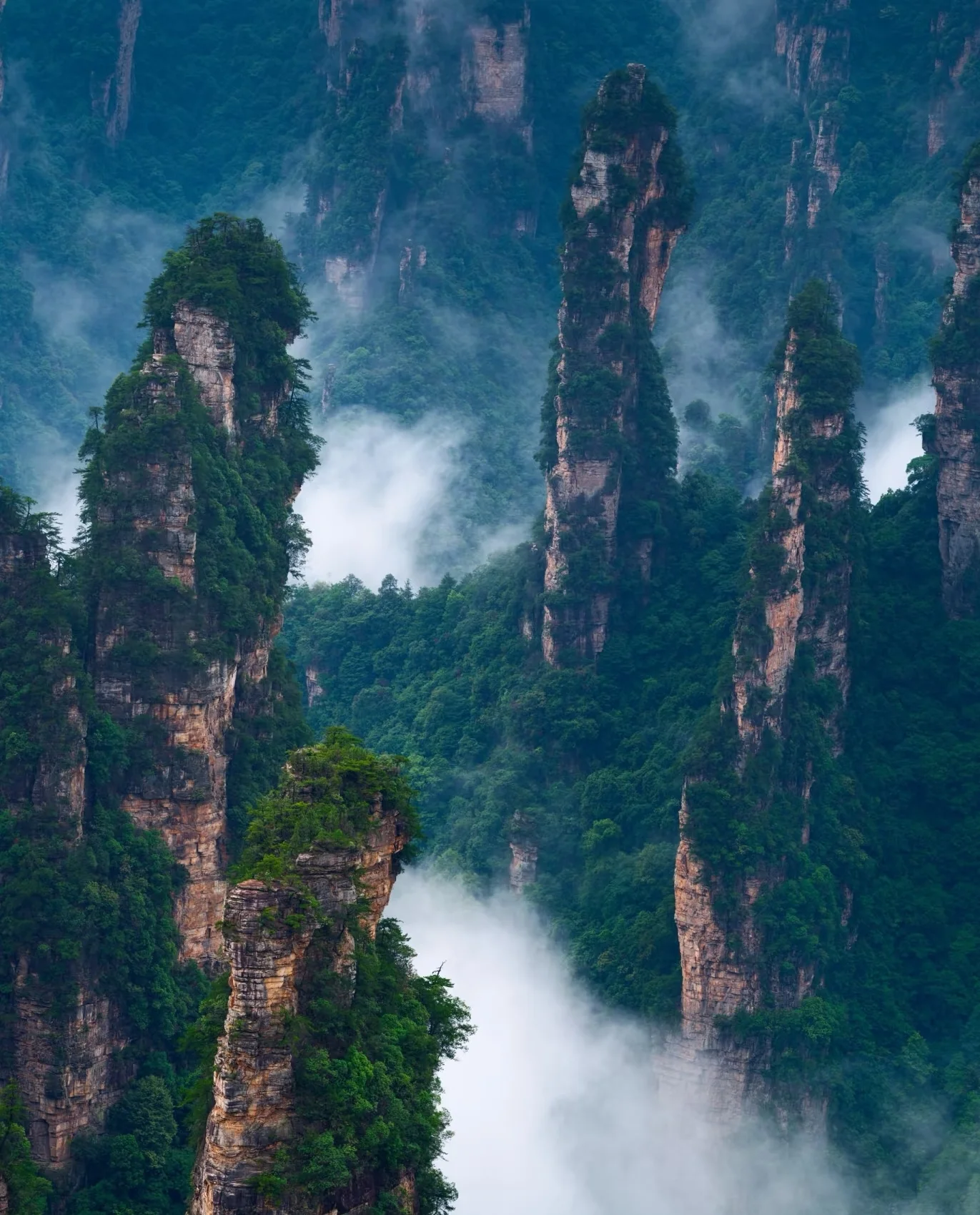 Zhangjiajie scenic mountain route